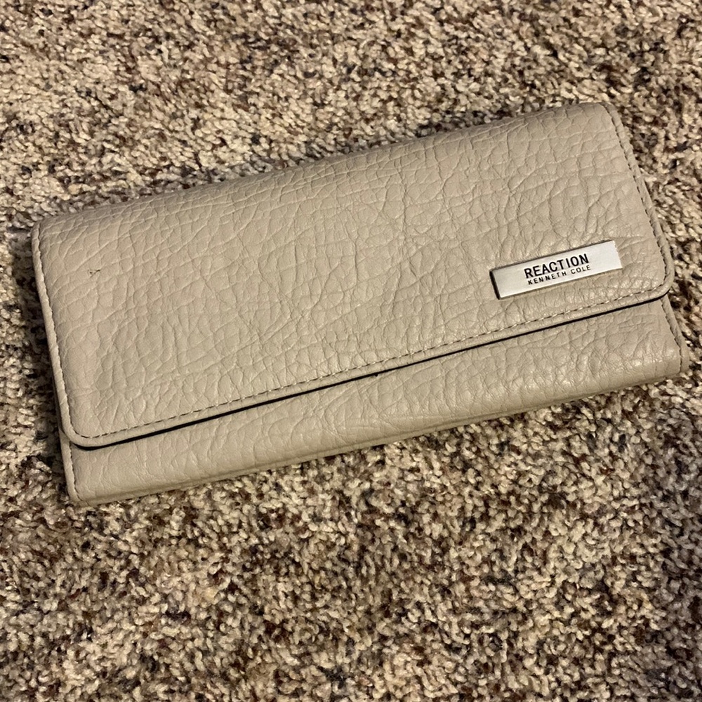Toupe trifold wallet